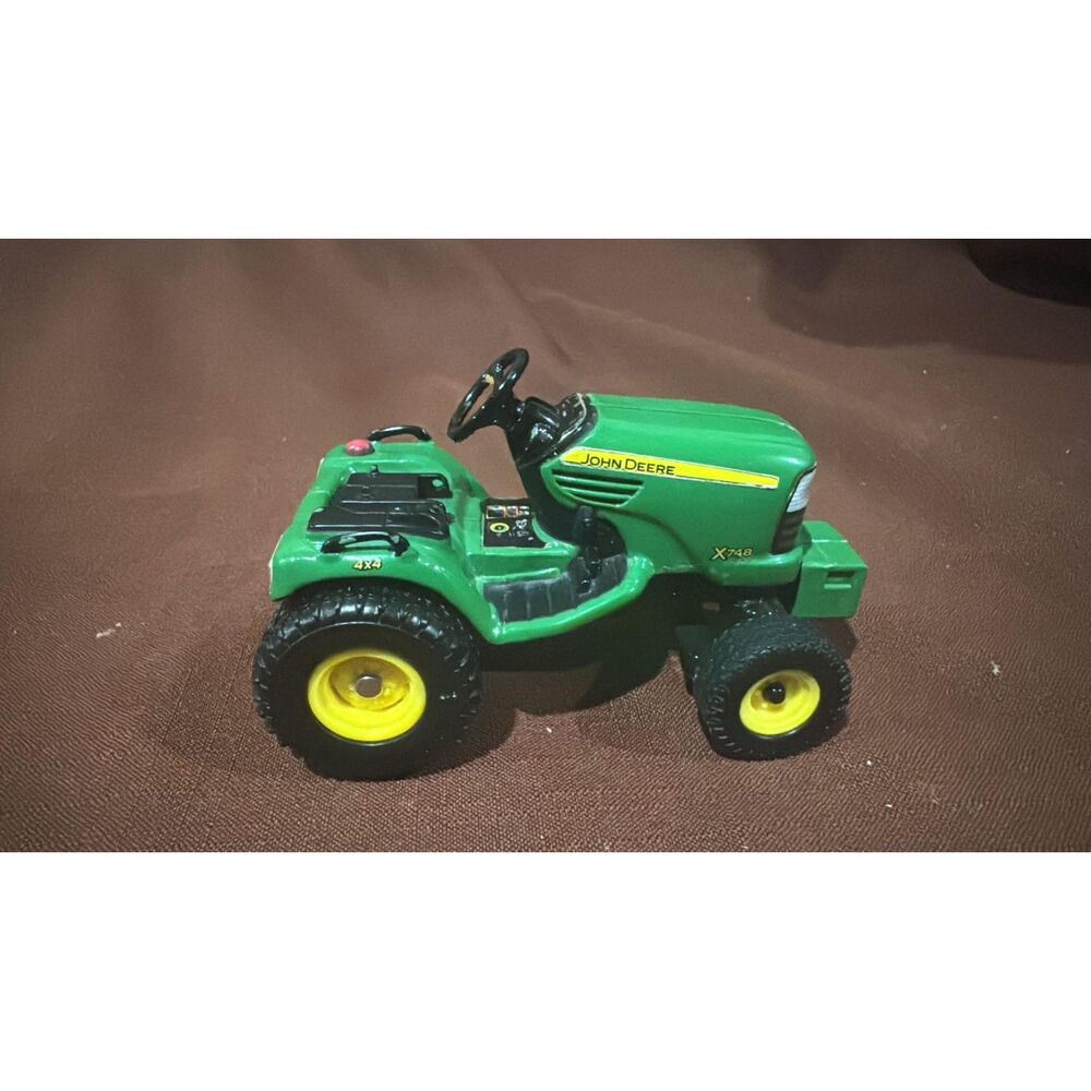 John Deere Diecast Green Tractor Riding Lawn Mower Toy